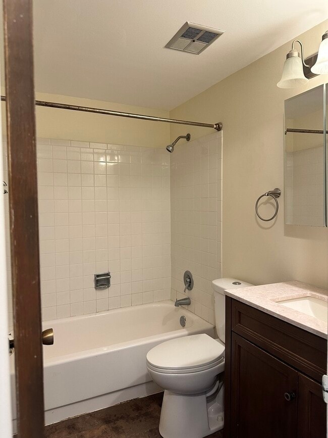 Building Photo - 1460 Fairlane Dr