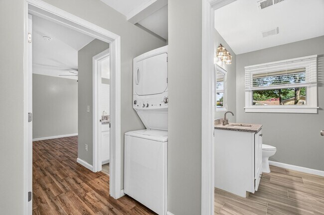 Building Photo - Move-In Ready Home in Hanahan