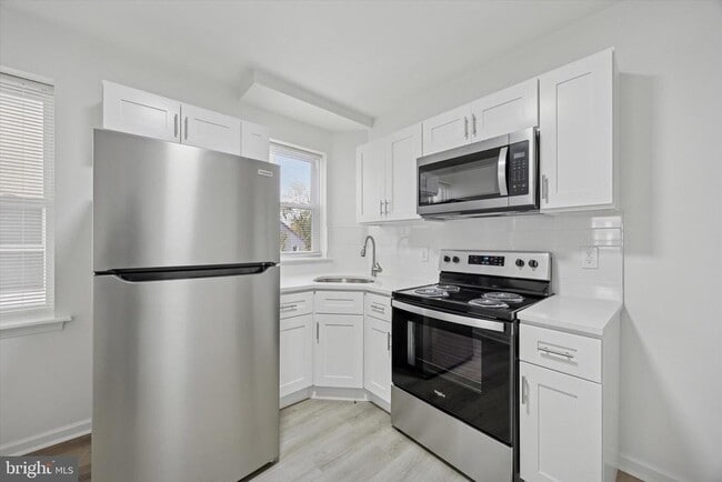 Primary Photo - 452 Mechanic St