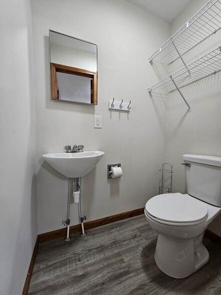 Building Photo - 2118 E 5th St