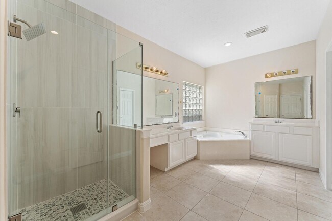 Building Photo - 26414 Creston Woods Dr