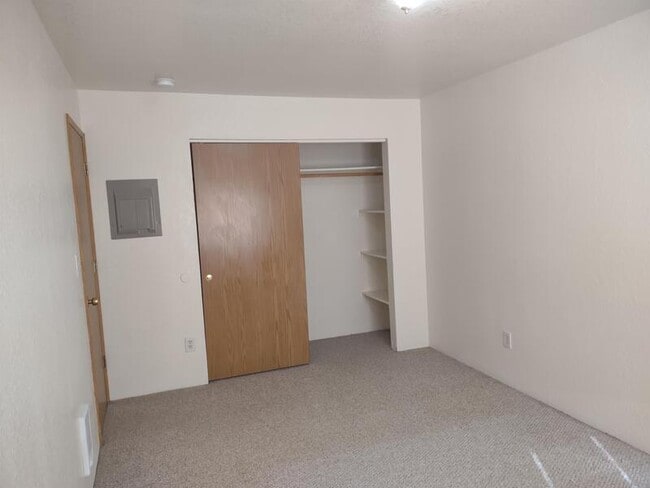 Building Photo - 120 Sunny Ln