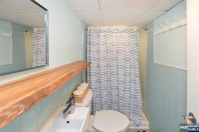 Building Photo - 117 Lake St