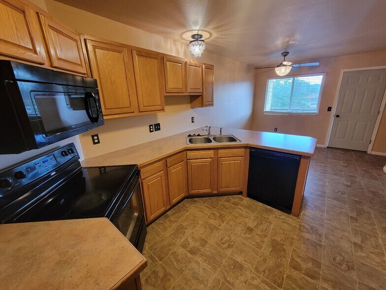 Building Photo - 714 Joy Ave