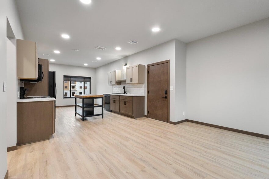 Building Photo - Trails Head