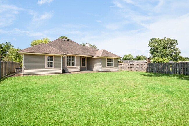 Building Photo - AVAILABLE FOR RENT IN LAFAYETTE!