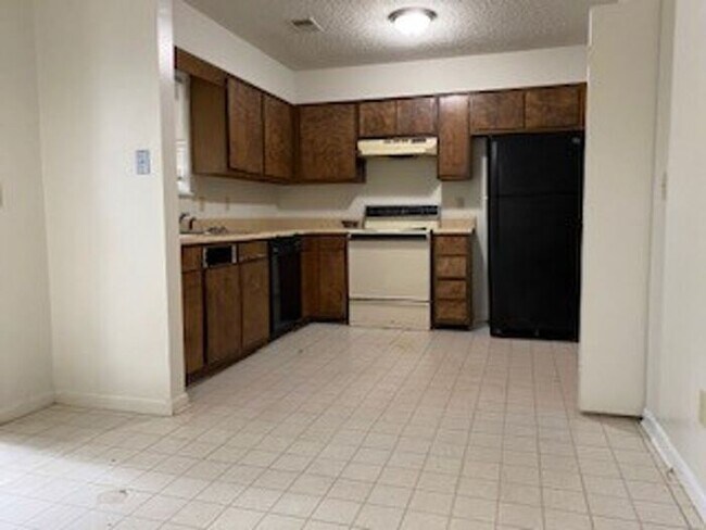 Building Photo - Spacious Condominium in Warner Robins