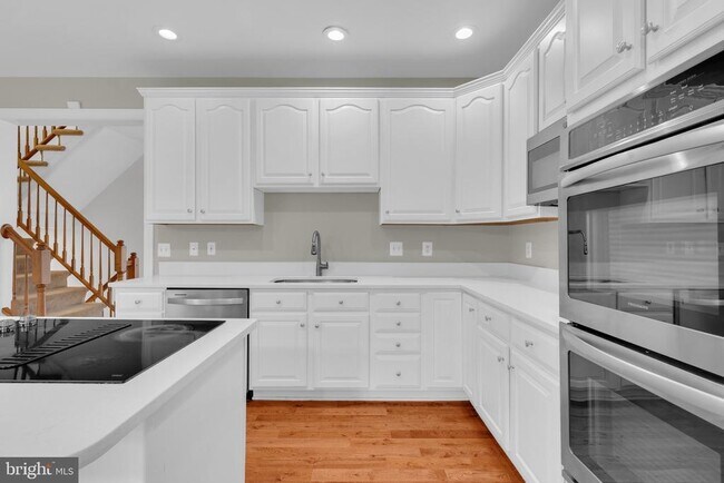 Building Photo - 1814 Fallbrook Ln