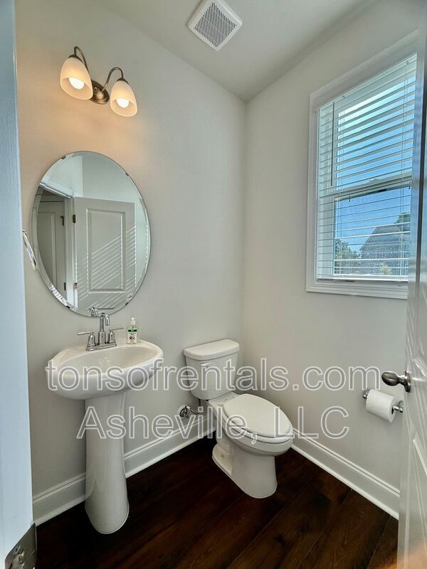 Building Photo - 216 Vly Breeze Rd