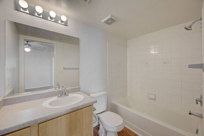 Building Photo - LOCATION! LOCATION! LOCATION! Move-in ready 2-bedroom condo in Centennial Hills!