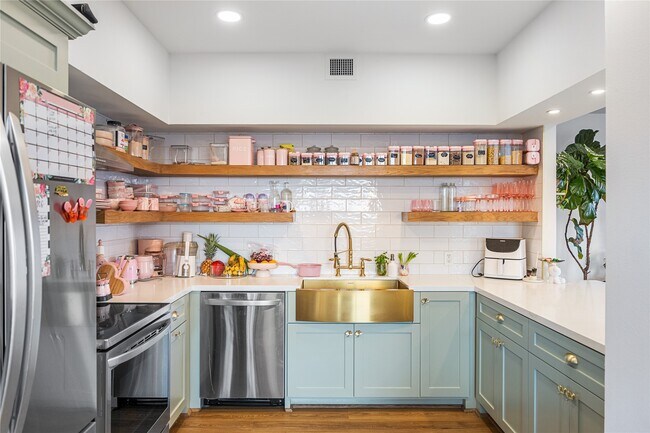 Building Photo - 14 Greenway Plz