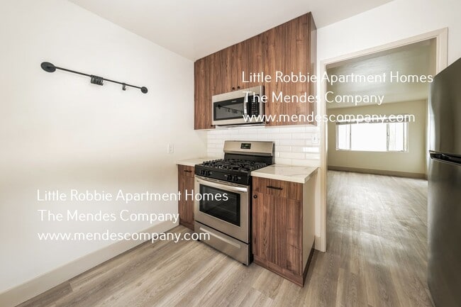 Building Photo - 1762 1/2 Robinson Avenue-