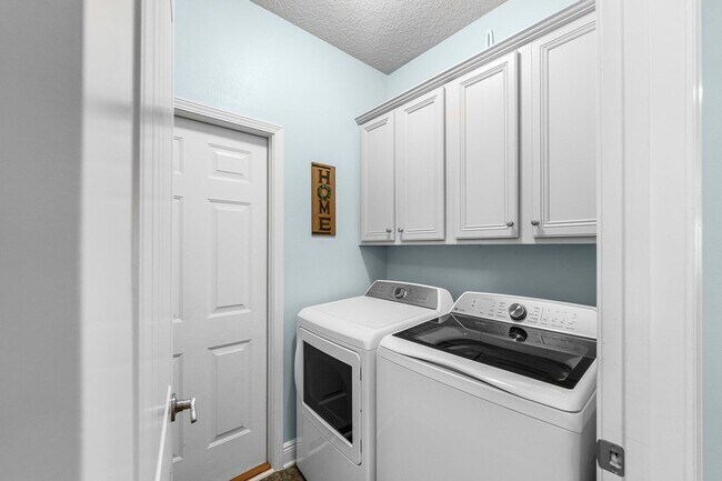 Building Photo - 270 Whispering Lake Dr