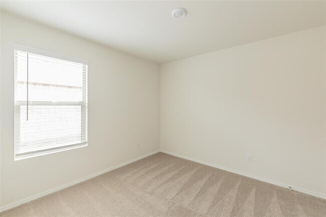Building Photo - 1705 Avery Pointe Dr