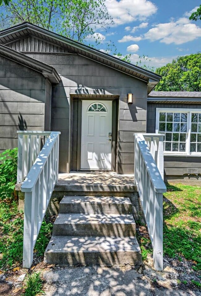 Building Photo - Beautifully maintained 2-bedroom, 1-bathroom house in Waco