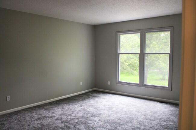 Building Photo - 6135 Sawmill Woods Dr