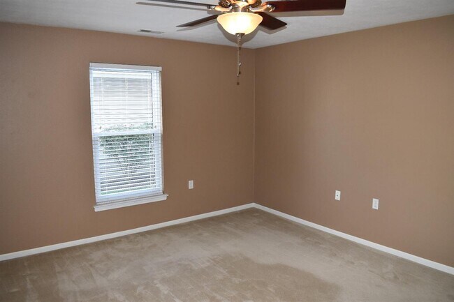 Building Photo - 1462 Millbrook Trail