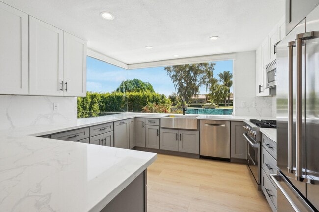 Building Photo - 48 Oak Tree Dr