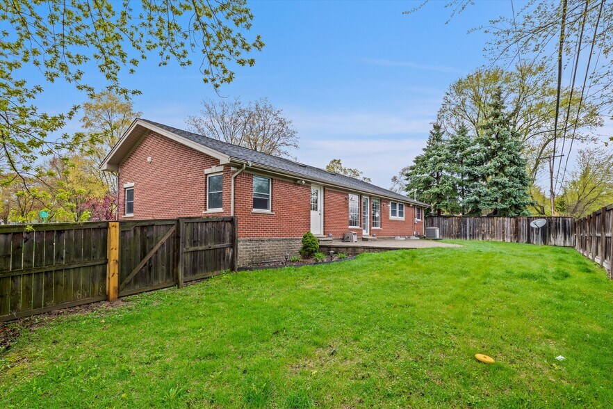 Building Photo - 854 Brooklawn Dr