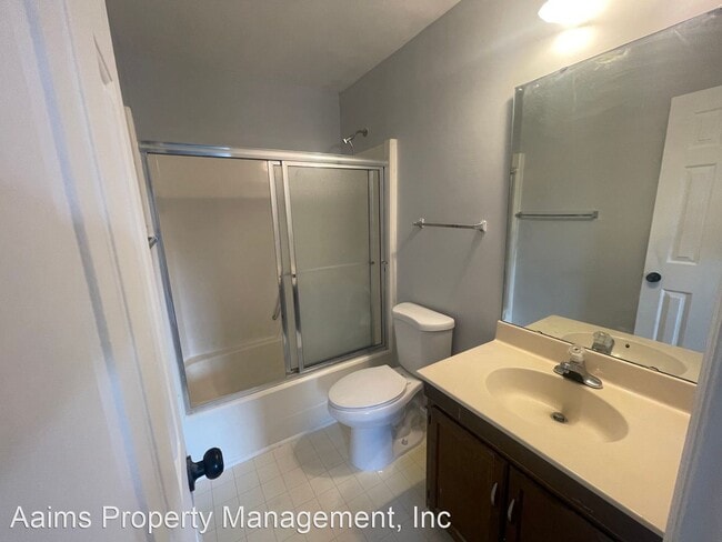 Building Photo - 2 br, 2.5 bath House - 2625 Edmonton Road