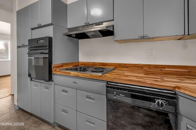 Building Photo - 240 18th St