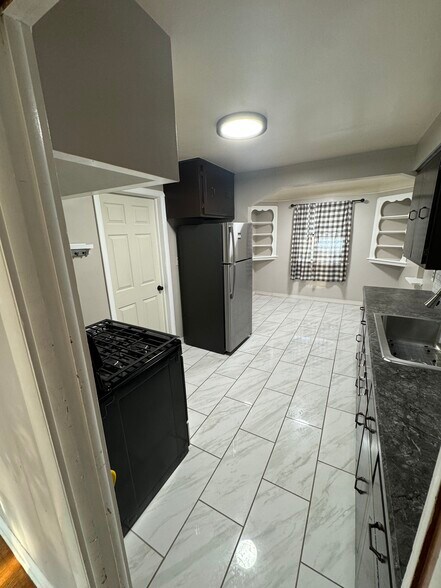 Building Photo - 3855 W 133rd St