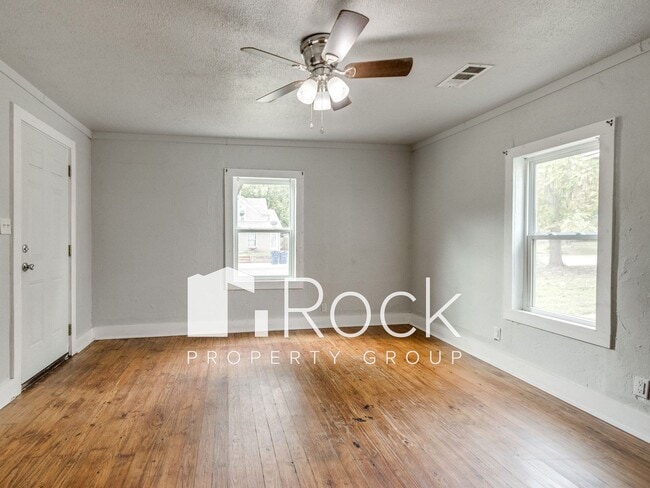 Building Photo - Updated Cozy 2 Bed 1 Bath Home in Guthrie ...