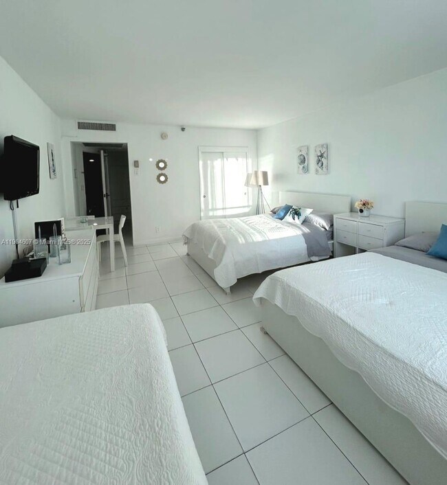 Building Photo - 5445 Collins Ave