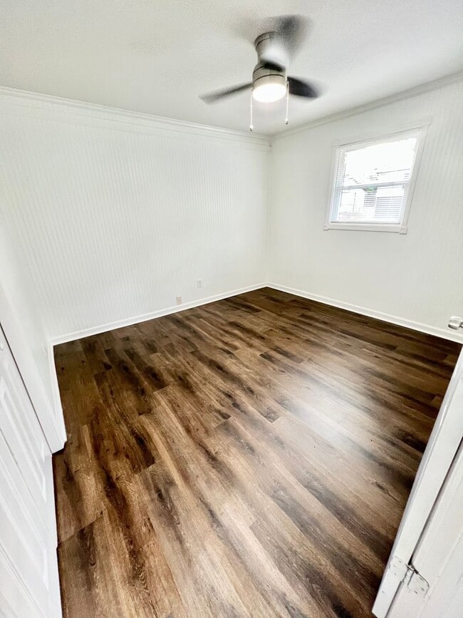 Building Photo - Available Now! 2 bed 1 bath Duplex in Madi...