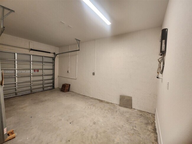 Building Photo - 2429 SE 28th Dr