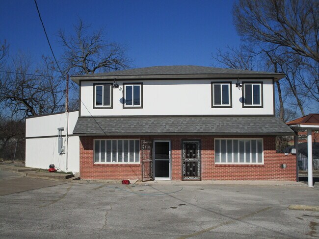 Primary Photo - 2533 Cedar Crest Blvd