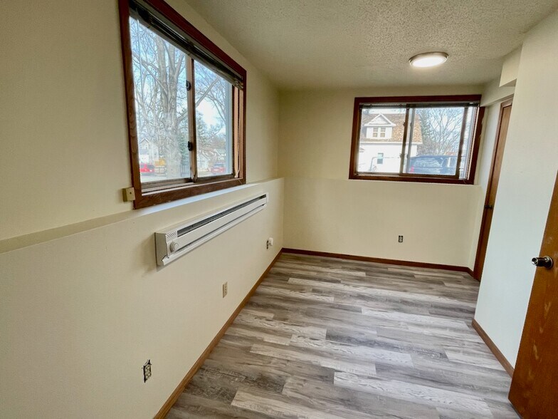 Building Photo - 902 W Lincoln Ave #2