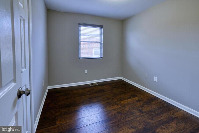 Building Photo - 4709 Jay St NE