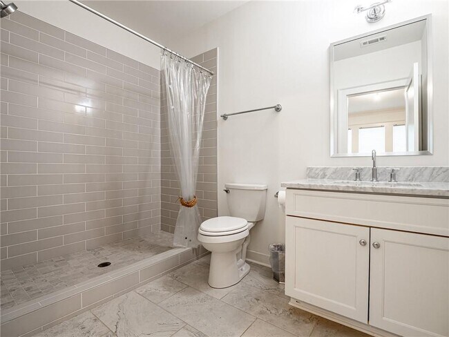 Building Photo - 405 9th St NE