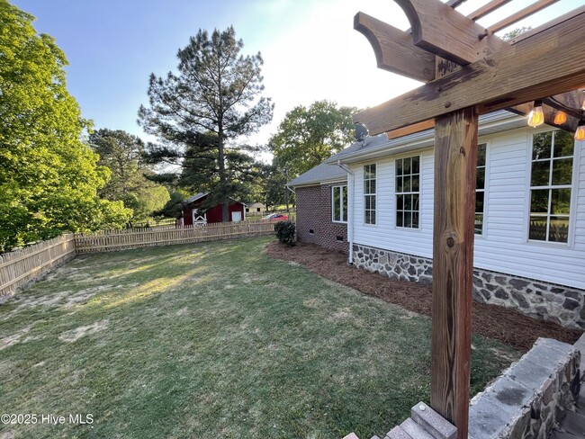 Building Photo - 358 Yadkin Run Ln
