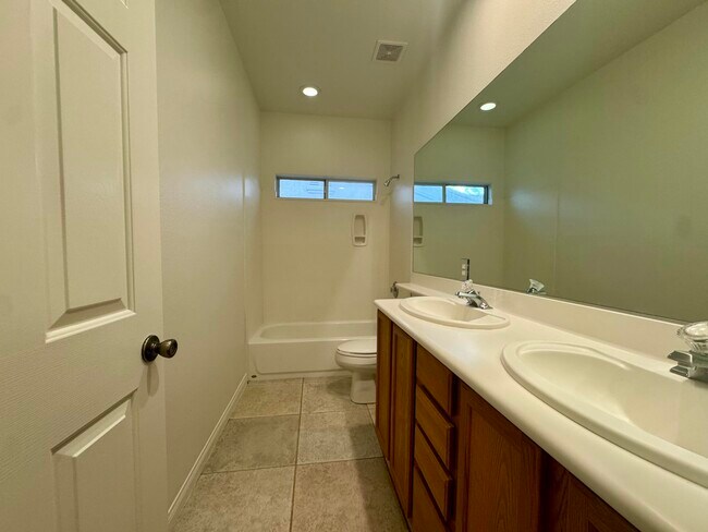 Building Photo - 74088 Daisy Ln
