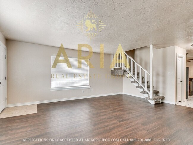 Building Photo - *639-641 Welston Cr.