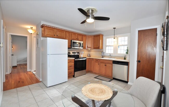 Building Photo - 5 Tunxis Pl