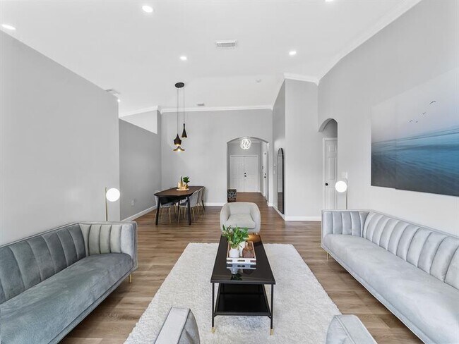 Building Photo - 14815 SW 28 Ln
