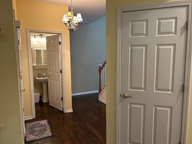 Building Photo - 394 Bay Dr