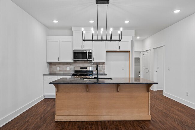 Building Photo - 90 Watson Ln
