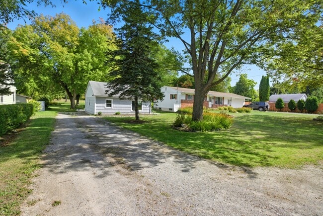 Building Photo - 9358 N Saginaw Rd