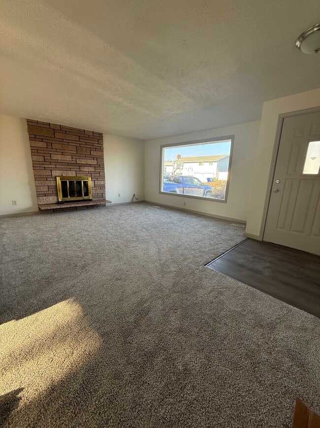 Building Photo - 14626 E 5th Ave