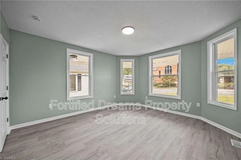 Building Photo - 608 Montgomery St