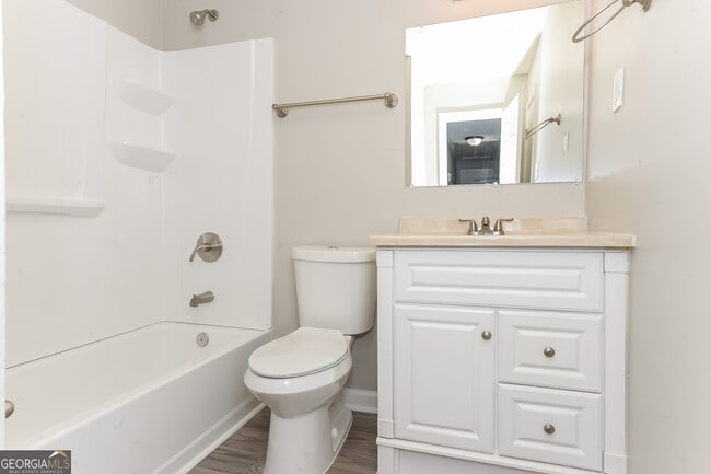 Building Photo - 3080 Chippewa Dr