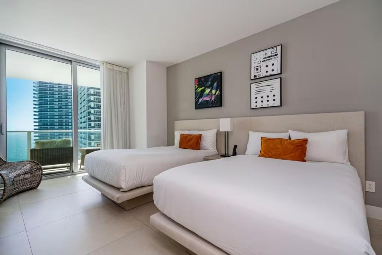 Building Photo - 4011 S Ocean Dr