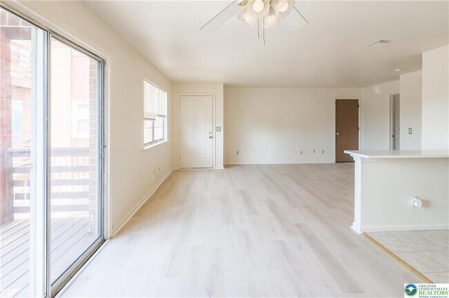 Building Photo - 1464 N Cedar Crest Blvd