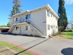 Building Photo - Downstairs Apartment in Great Sunnyvale Location, Renovated Inside, Fresh Paint, New Floors!