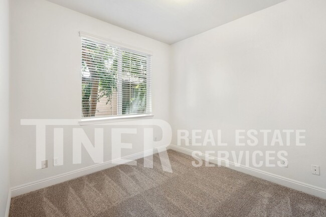 Building Photo - 5418 Washoe St