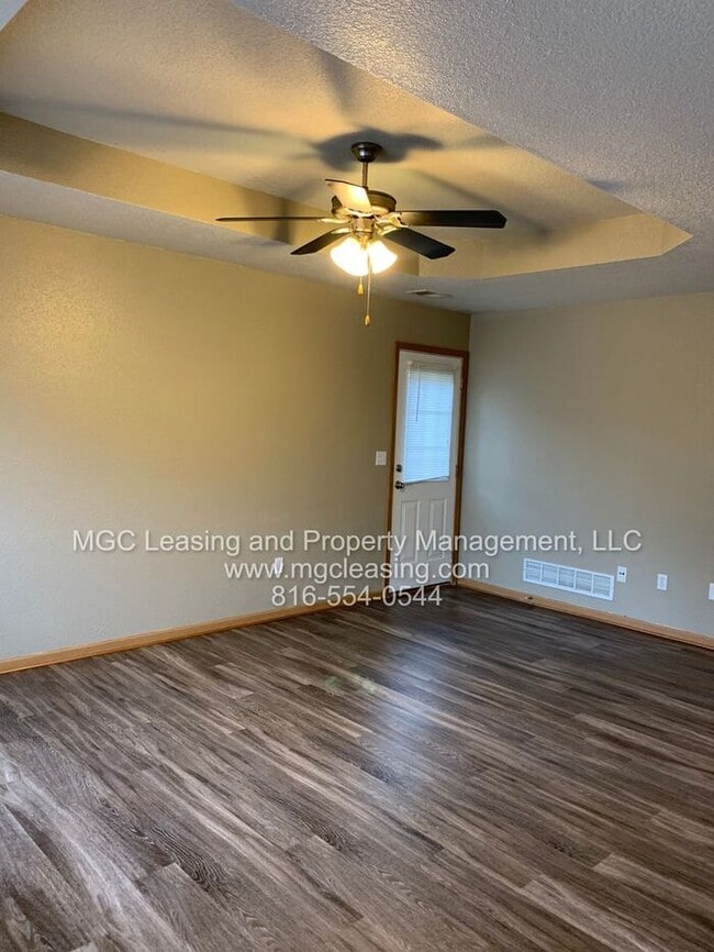 Building Photo - Grain Valley One Level Duplex!